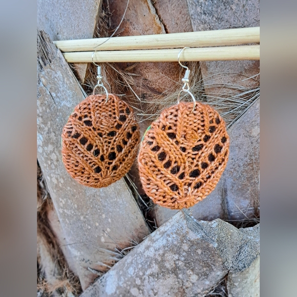 Handmade Circle Knit Earrings Sparkled Orange Hand Dyed Yarn Green Cotton Fabric - Picture 16 of 16